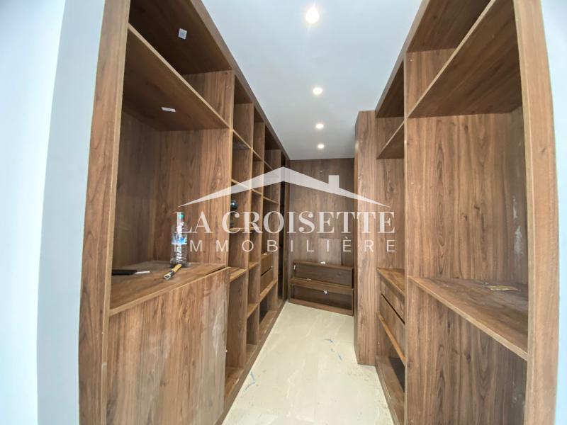 Duplex S+3 avec piscine couverte à Gammarth